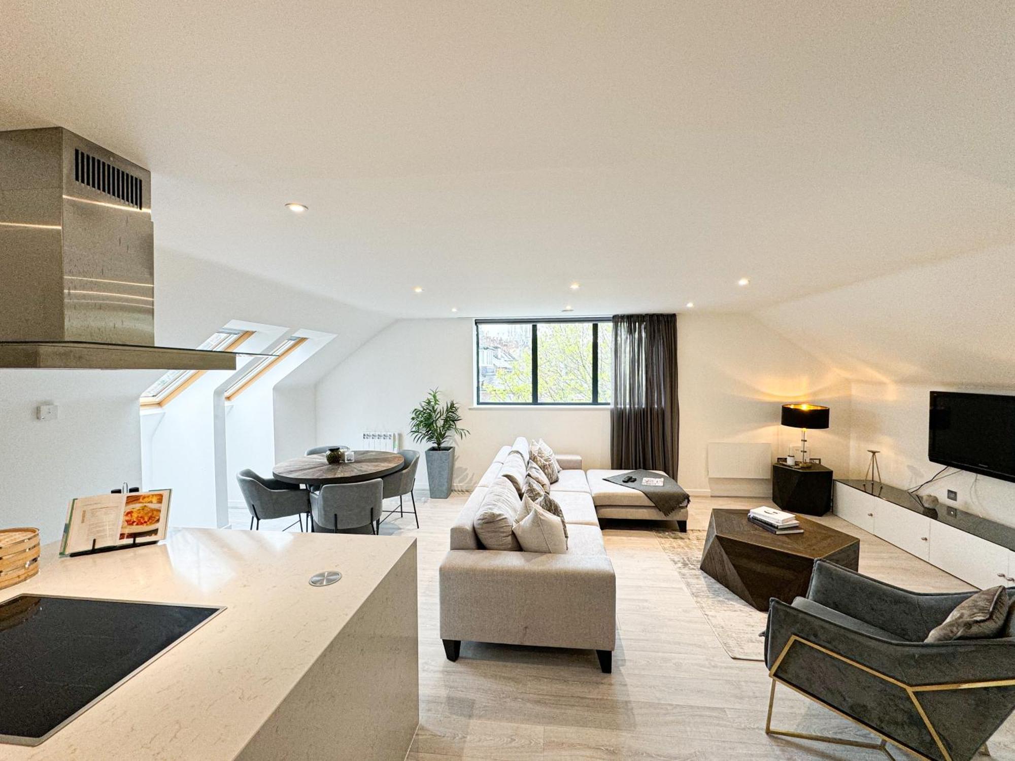 Free Parking - Central - Penthouse York Exterior photo